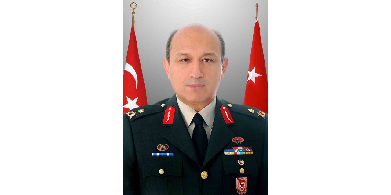 Milli Savunma Bakanı Akar’ın Özel Kalem Müdürü Tuğgeneral Remzi Albasan, 40 seneyi aşkın süredir giydiği üniformasını çıkarttı