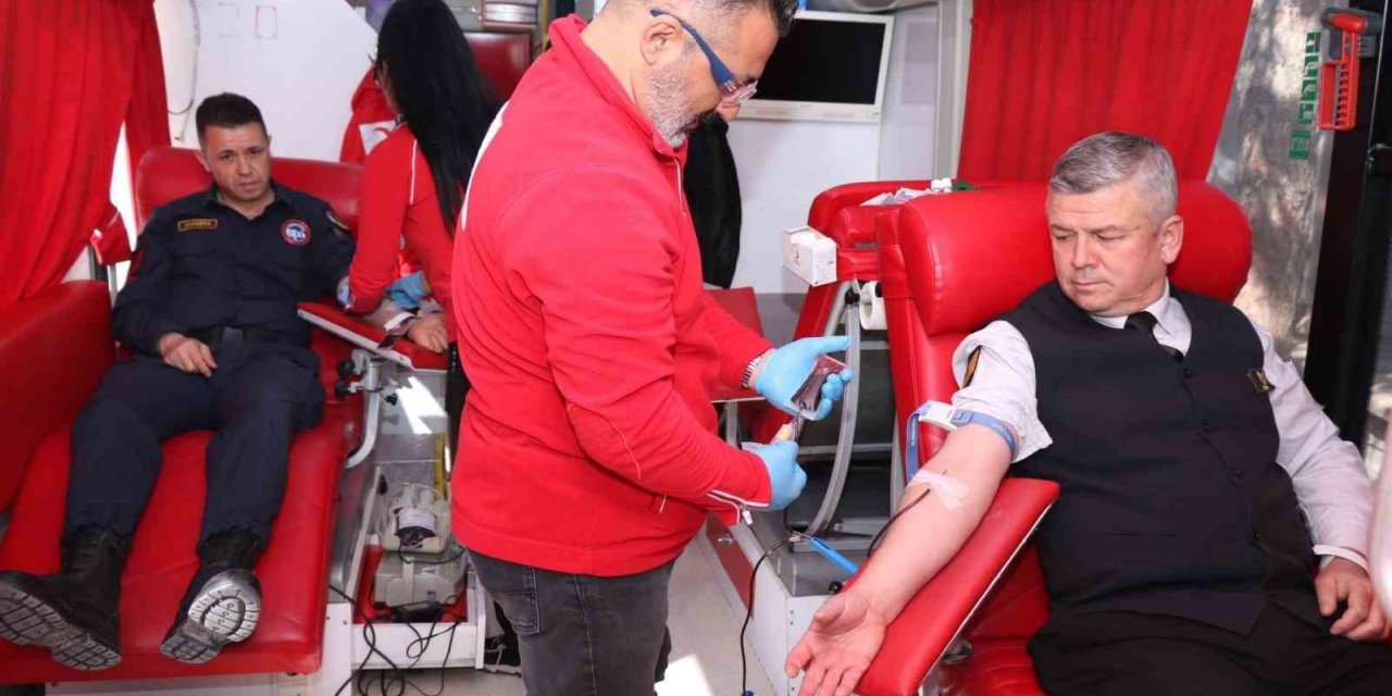 Jandarma personellerinden kan bağışı