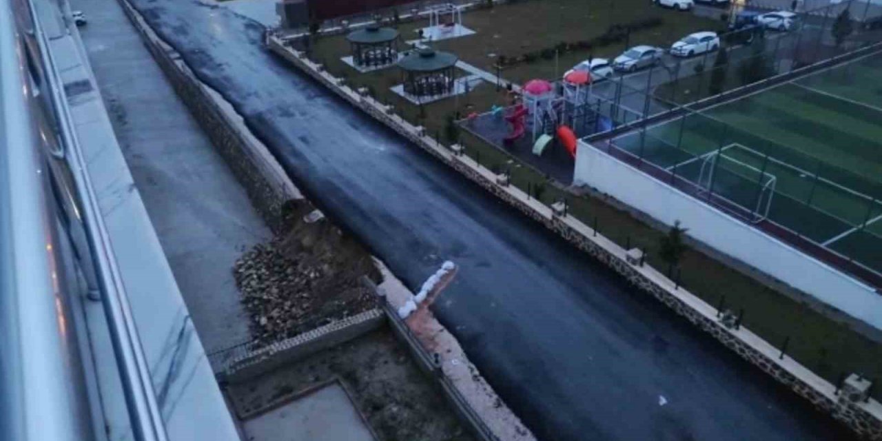 Elazığ’da sağanak sonrası istinat duvarı çöktü