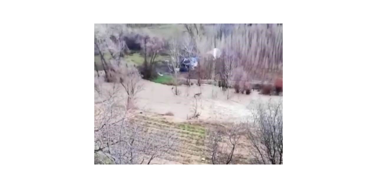 Tağar çayı taştı, tarım arazileri ve bağ evleri zarar gördü