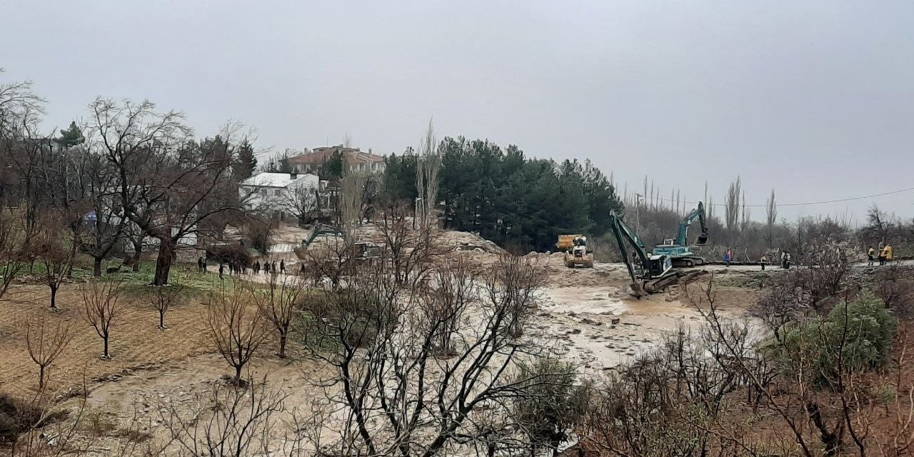 Kayıp iki kişiyi arama çalışmaları sürüyor