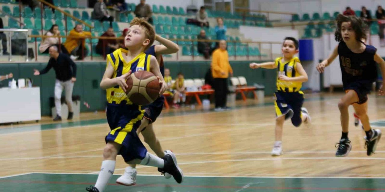 Derince’de U 10 Erkekler Basketbol Ligi heyecanı yaşandı