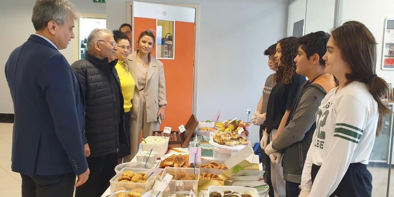 Başkan Büyükkılıç miniklerin hayır panayırını ziyaret etti