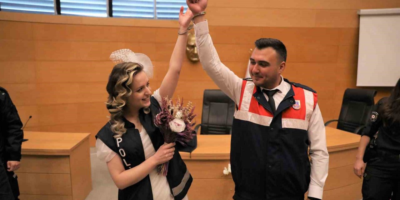 Polis ve Jandarma personeli üniformaları ile dünya evine girdi