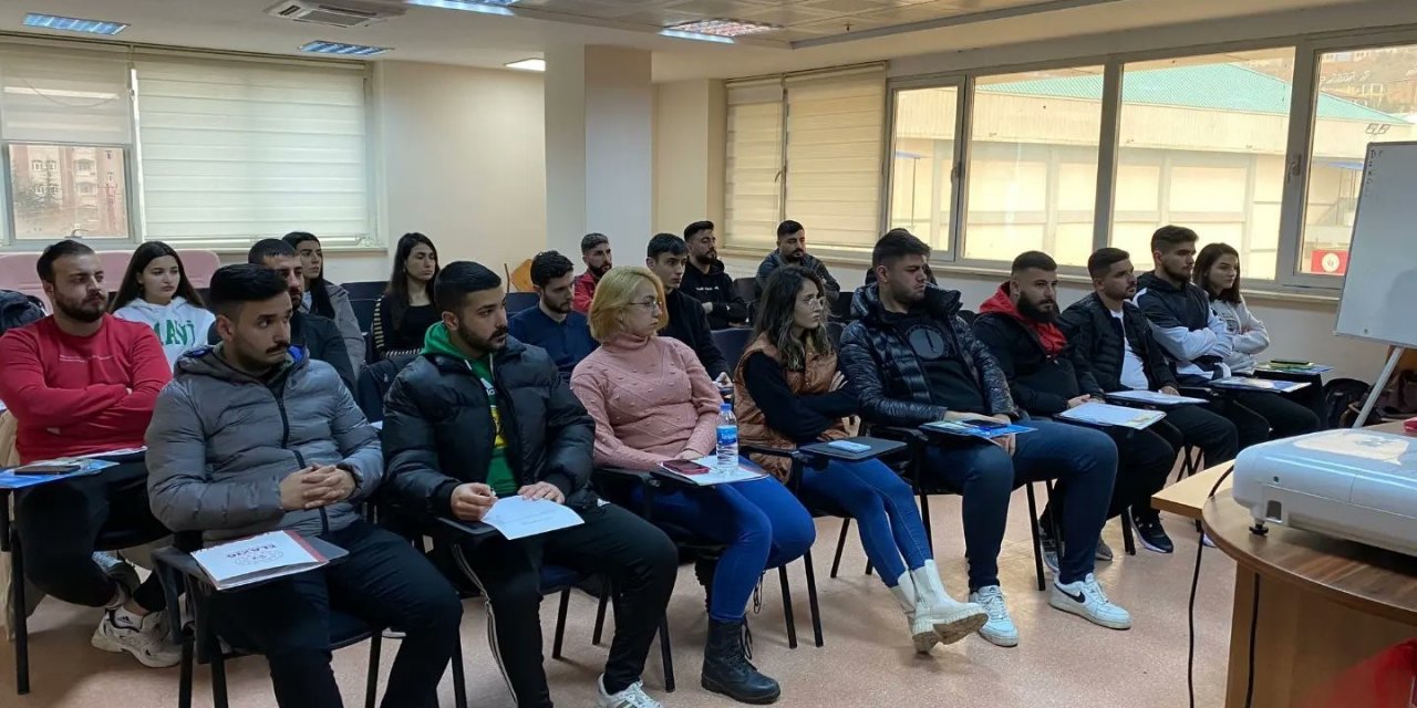 Elazığ’da boks aday hakemlik kursu devam ediyor