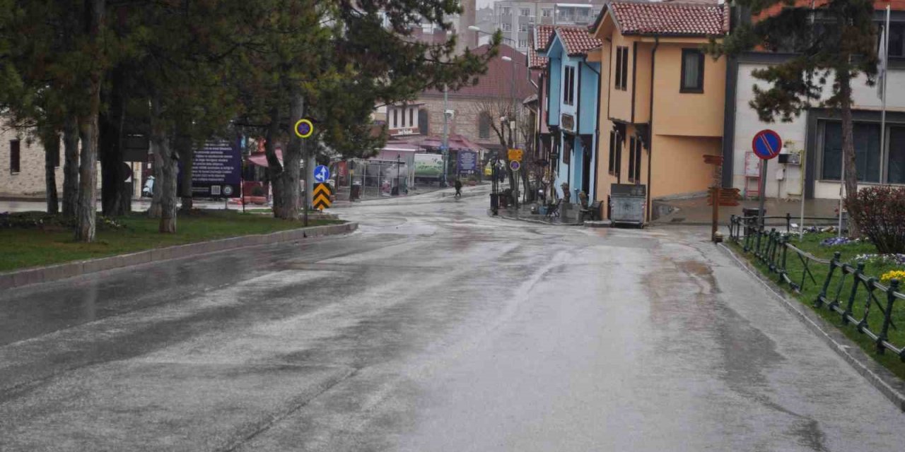 Yağmur Odunpazarı’nda adeta sele dönüştü