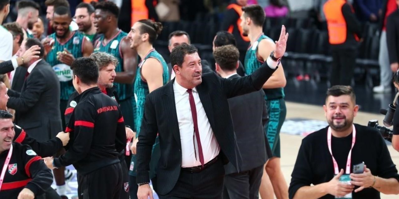 Pınar Karşıyaka evinde bir başka