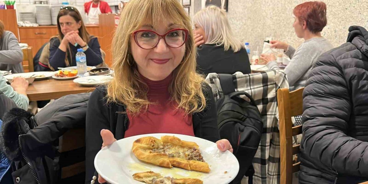 Yabancı turistlerden Yenipazar Pidesi’ne övgü