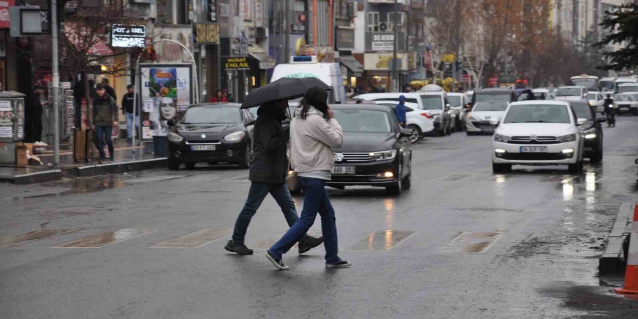 Kars’ta yağmur etkili oluyor