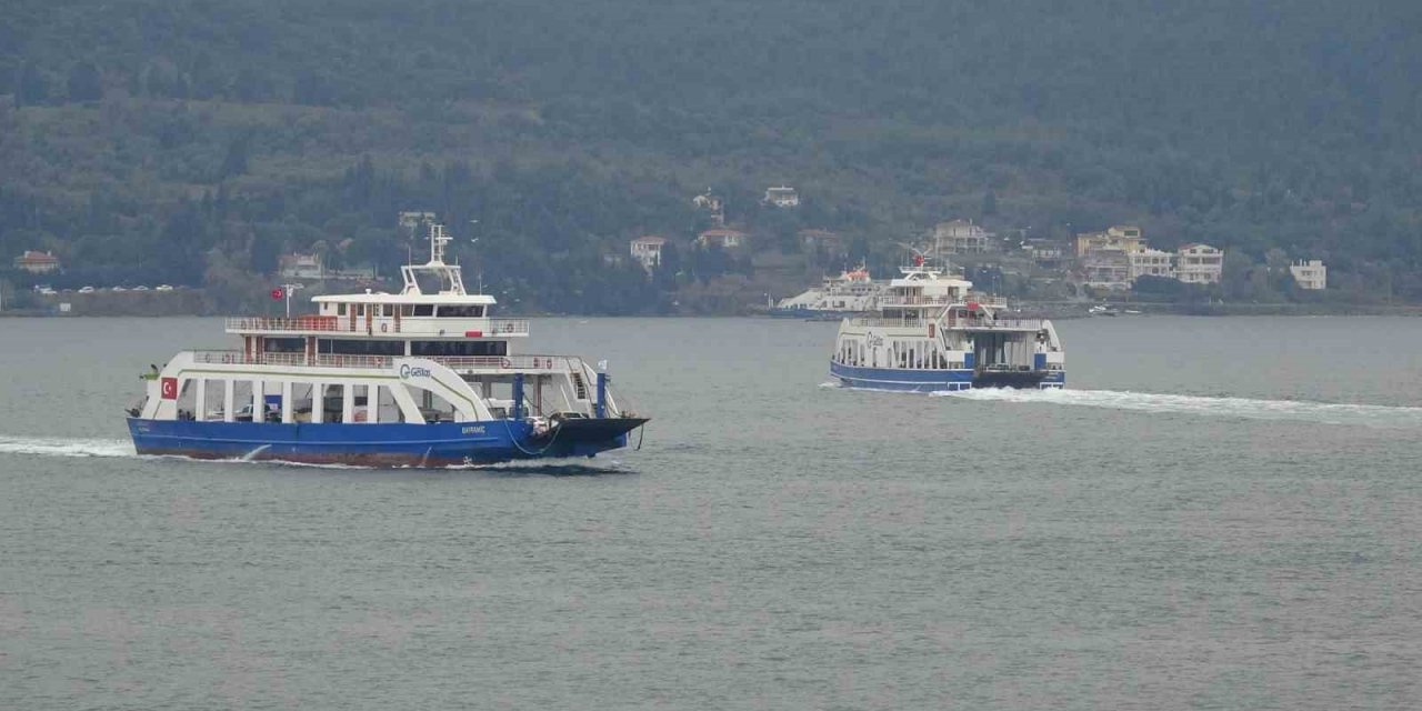 Bozcaada ve Gökçeada’ya yarınki feribot seferlerine fırtına engeli