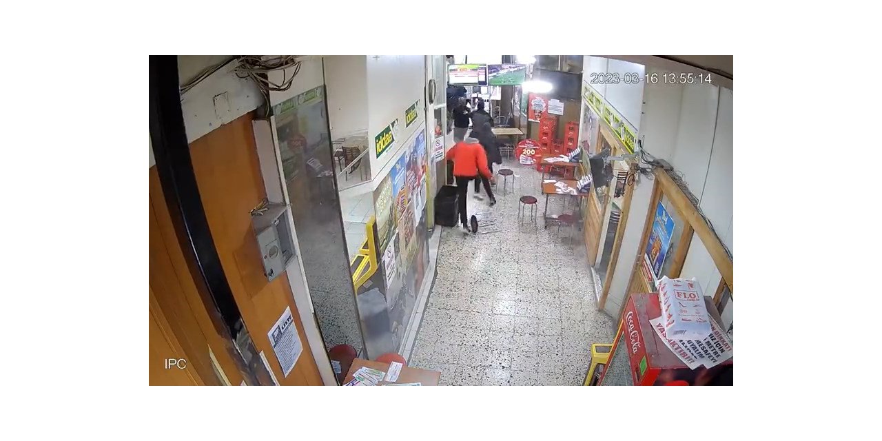 Deprem paniği kamerada: Pasajdan böyle çıktılar