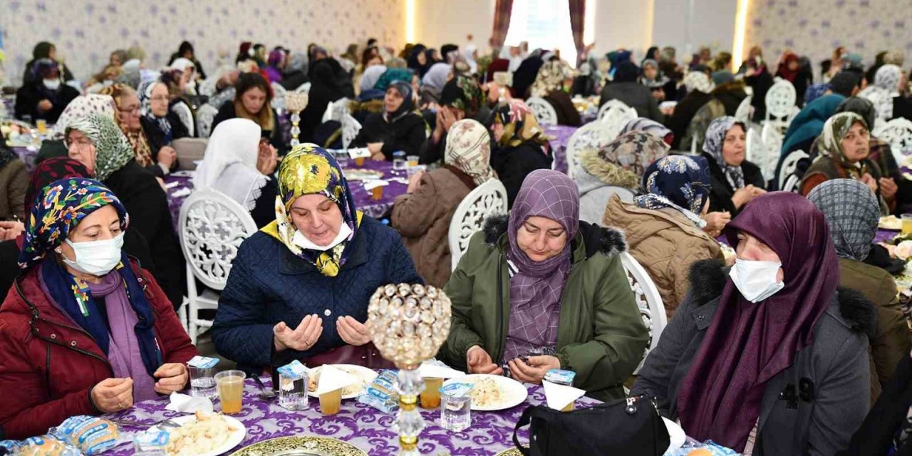 Dualar kahraman şehitlerimiz için okundu