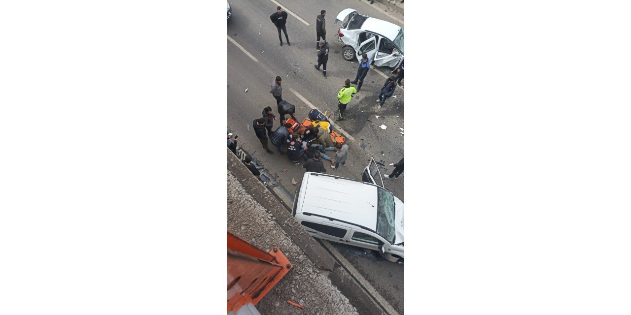 Diyarbakır’da zincirleme kazada 2 kişi öldü, 2 kişi yaralandı