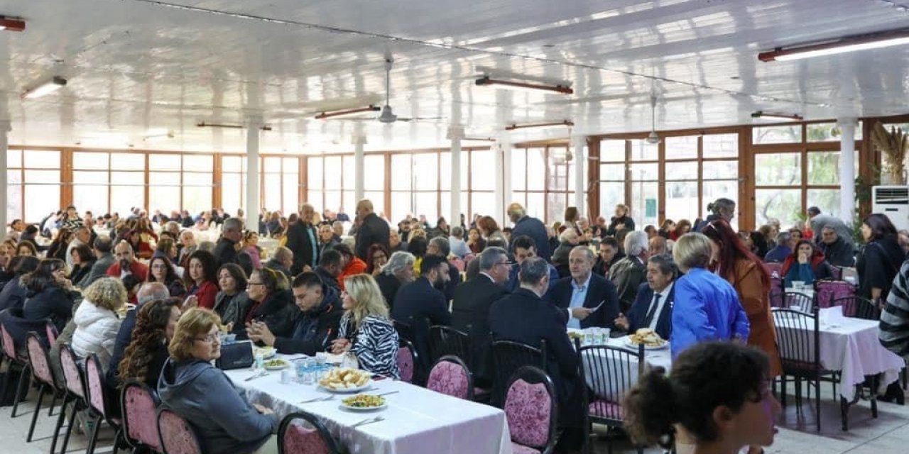 Başkan Atabay, depremzedeler için düzenlenen dostluk ve dayanışma yemeğine katıldı