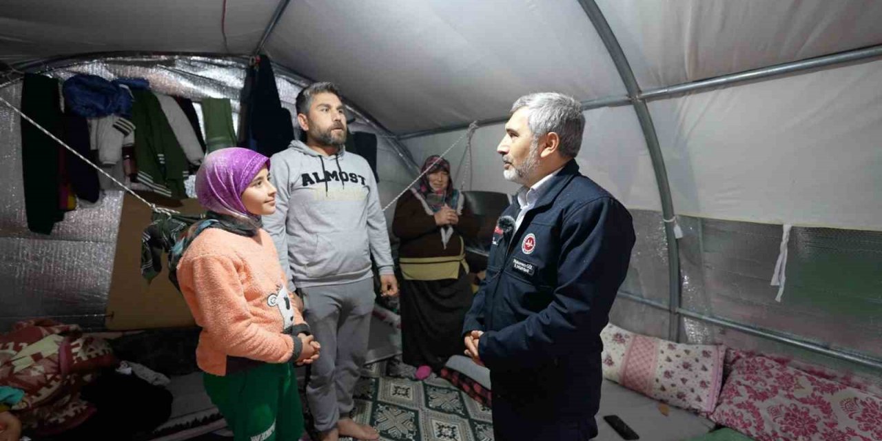 Müftülük personeli depremzedeleri yalnız bırakmıyor