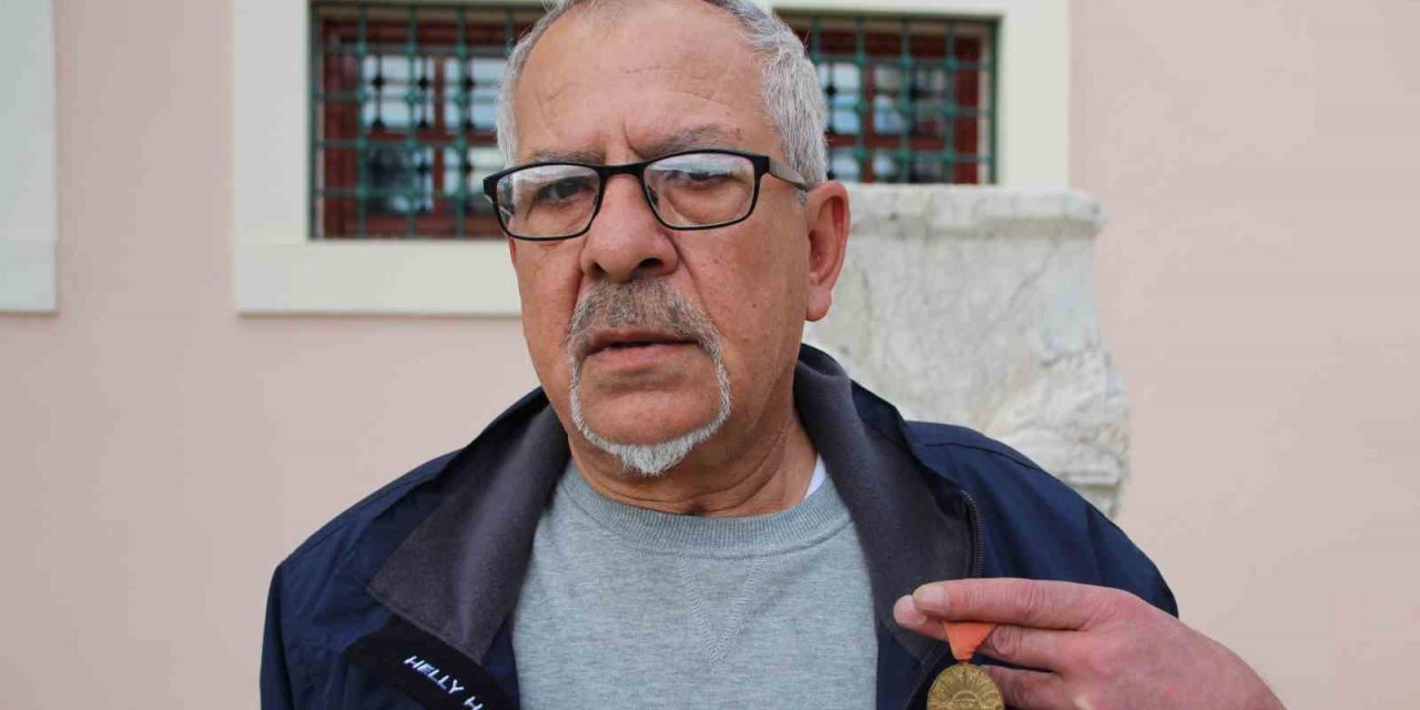 Dede yadigarı İstiklal Madalyası’nı müzeye bağışladı
