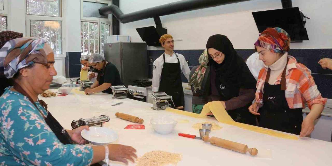 Depremin yaralarını sanat ve sporla sarıyorlar