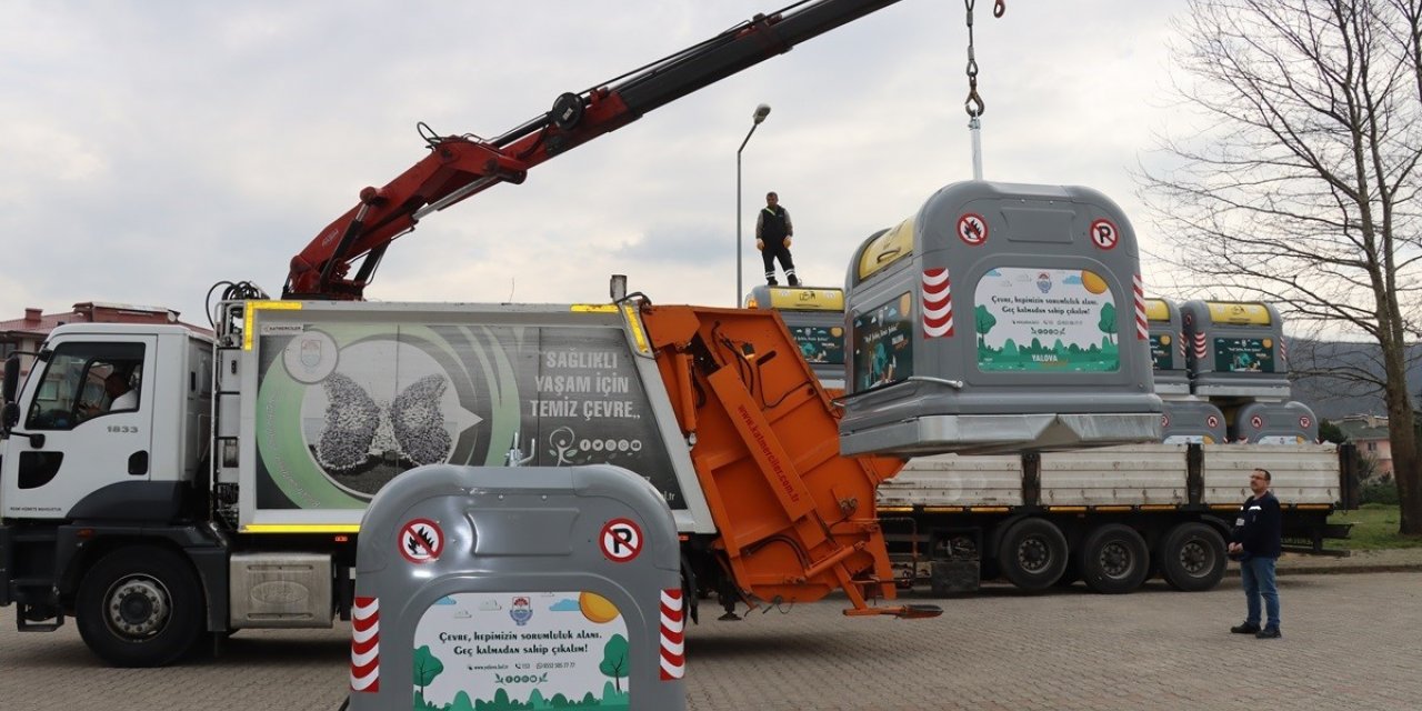 Yalova Belediyesi çöp konteynerlerini yeniliyor