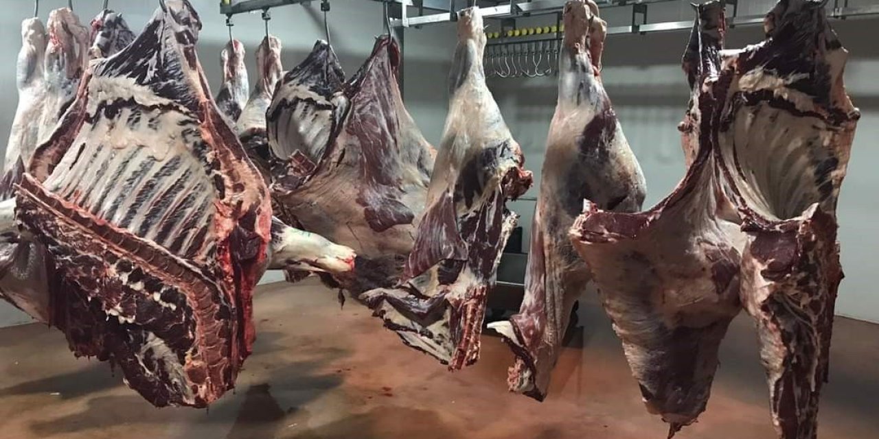 Dinar’dan deprem bölgesine 110 küçükbaş, 4 büyükbaş hayvan bağışlandı