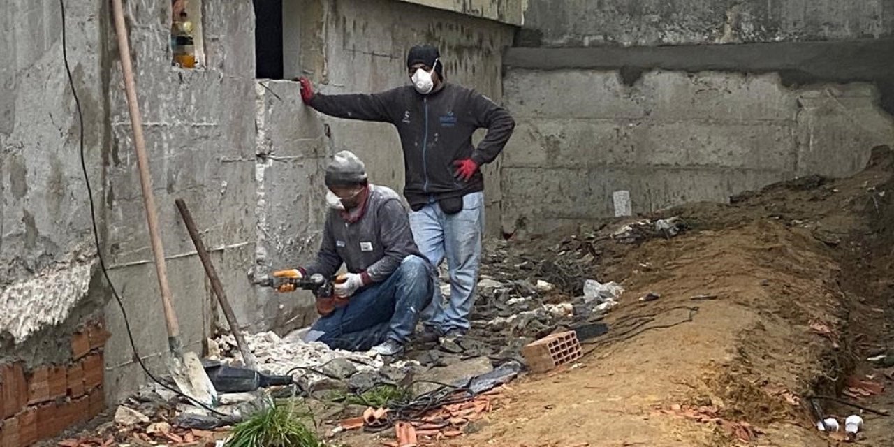 Altı katlı binanın perde betonunun kesilmek istenmesi böyle görüntülendi