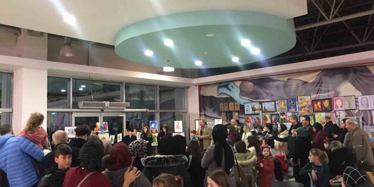 Ressam adaylarının hünerleri sergilendi