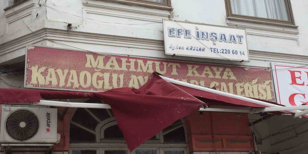 Aynı kamyon 3 gün içerisinde 2 kez aynı tenteye çarptı