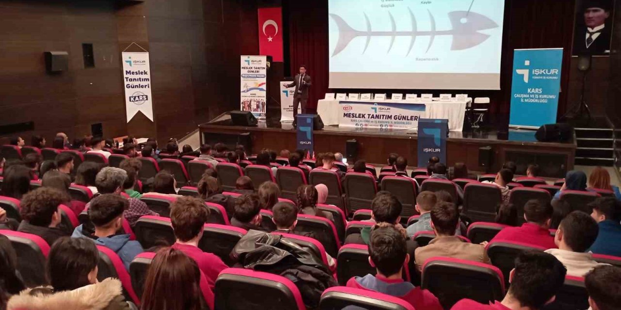 Kars’ta meslek erbapları öğrencilerle buluştu