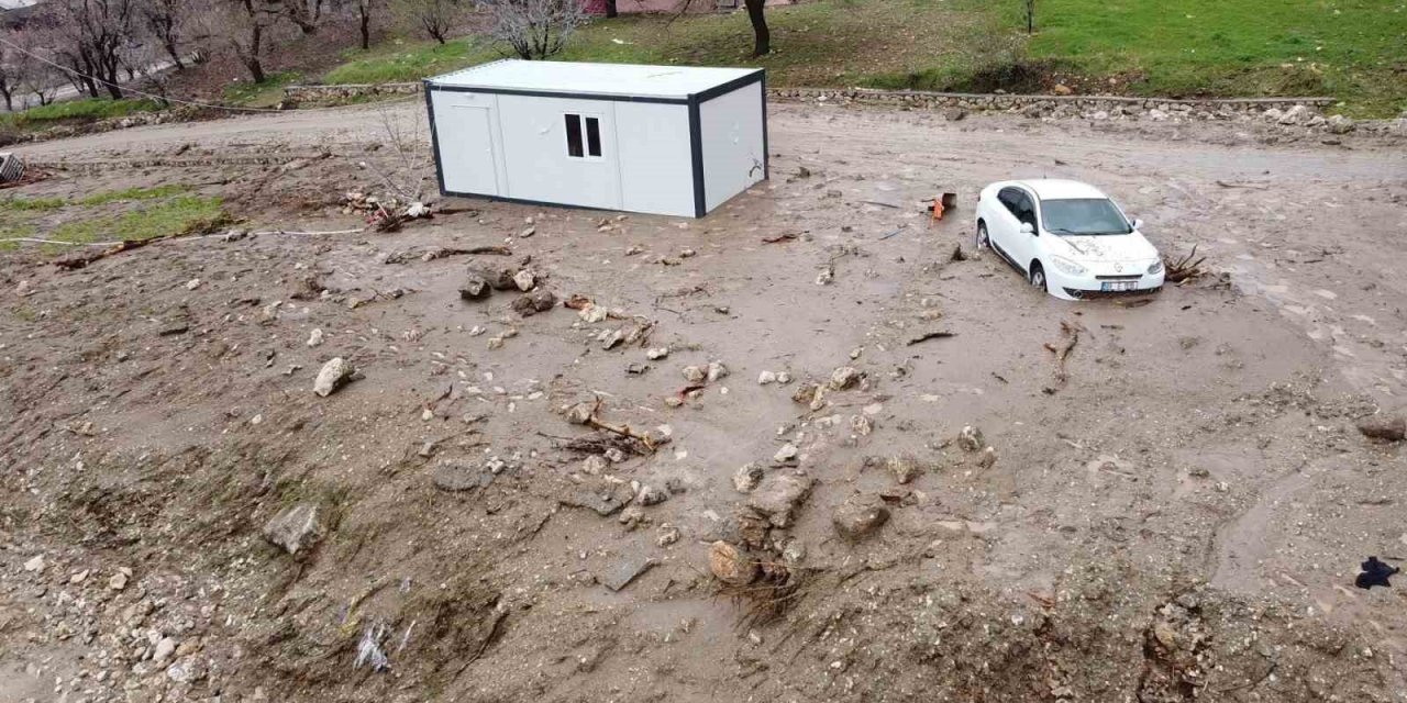 Konteynerin sele kapıldığı yer dron ile görüntülendi