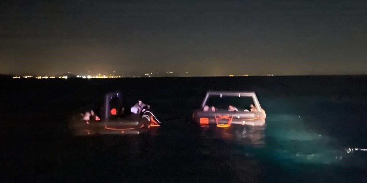 Ayvalık açıklarında 24 düzensiz göçmen kurtarıldı