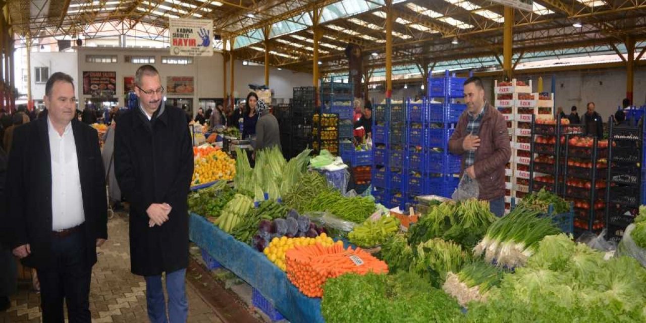 Kaymakam Özderin, pazar esnafını ziyaret etti