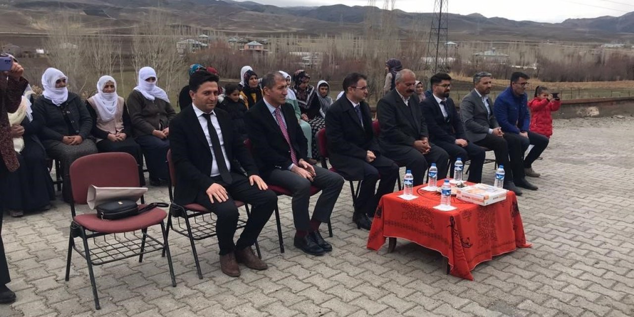 Özalp’te 15 kadın okuma yazma öğrendi