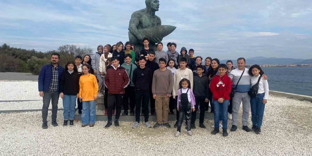 Karesi Belediyesi’nden öğrencilere Çanakkale sürprizi