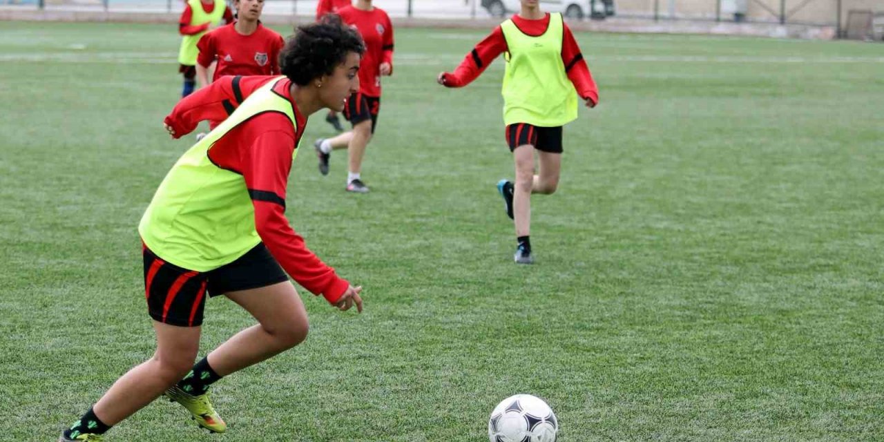 Van Büyükşehir Kadın Futbol Takımı yeni sezona hazır