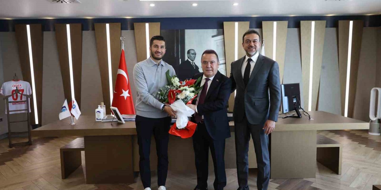 Antalyaspor’un yeni başkanı Sabri Gülel’den Başkan Böcek’e ziyaret