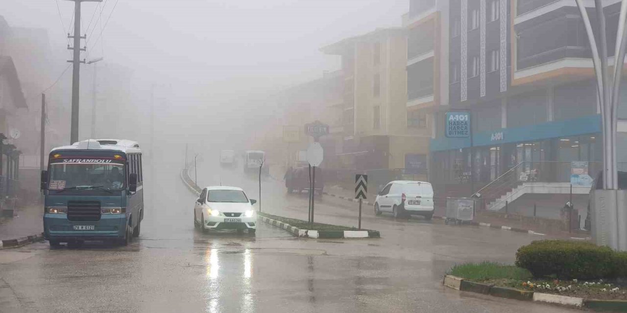 Karabük’te sağanak ve sis etkili oluyor