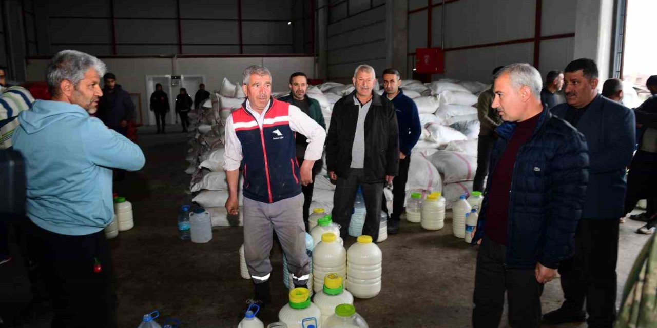 Yeşilyurt’te afetzede süt üreticilerine belediye desteği
