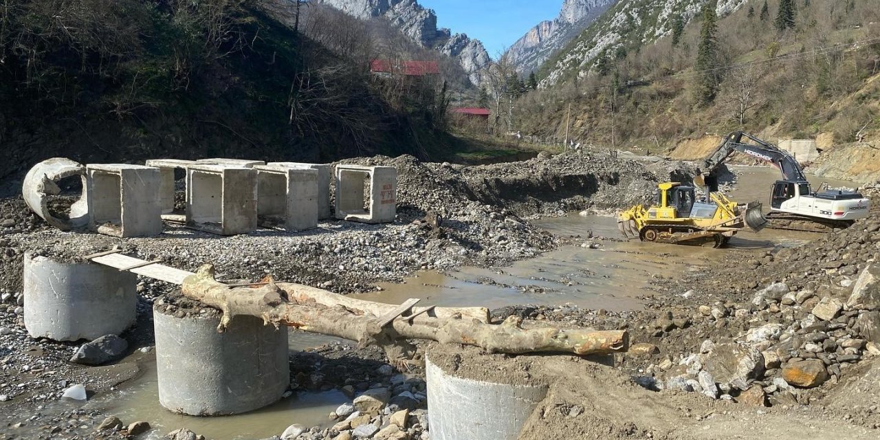 Kastamonu’da vatandaşların mahsur kaldığı köyde çalışma başlatıldı
