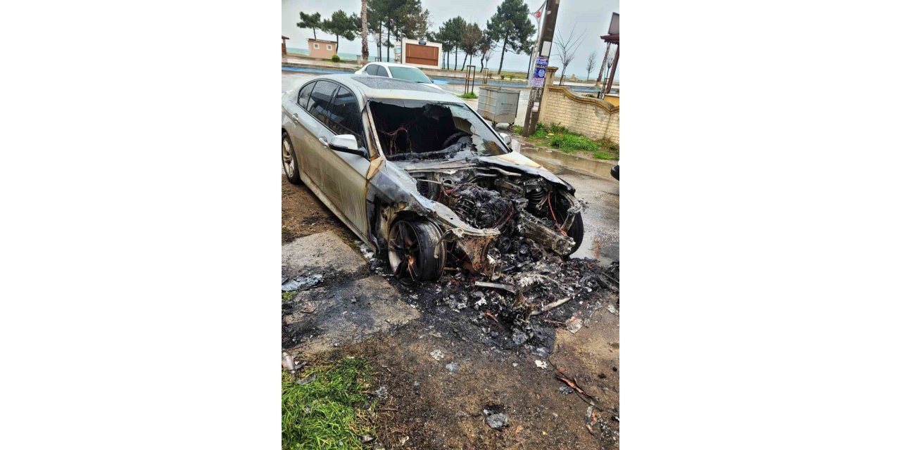 Alevlere teslim olan lüks otomobil kullanılamaz hale geldi