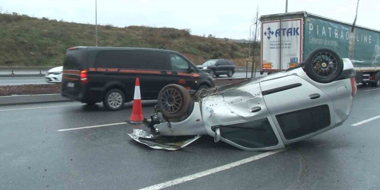 Yağışlı hava nedeniyle şehir hastanesi yolunda kazalar meydana geldi