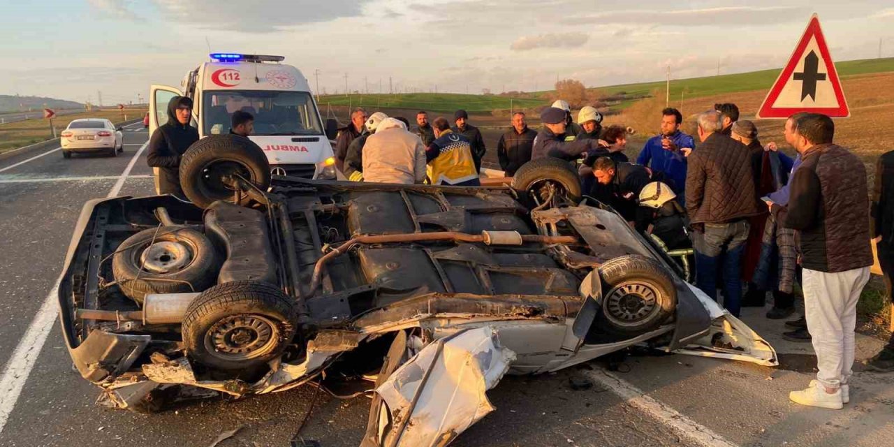 Hurdaya dönen aracın altından sağ çıktı