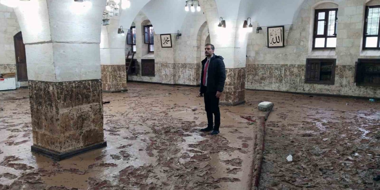 Şanlıurfa’da sel afeti ibadethaneleri de etkiledi