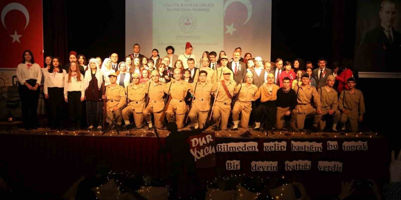 Çanakkale Zaferi’nin tiyatro oyunu dakikalarca ayakta alkışlandı