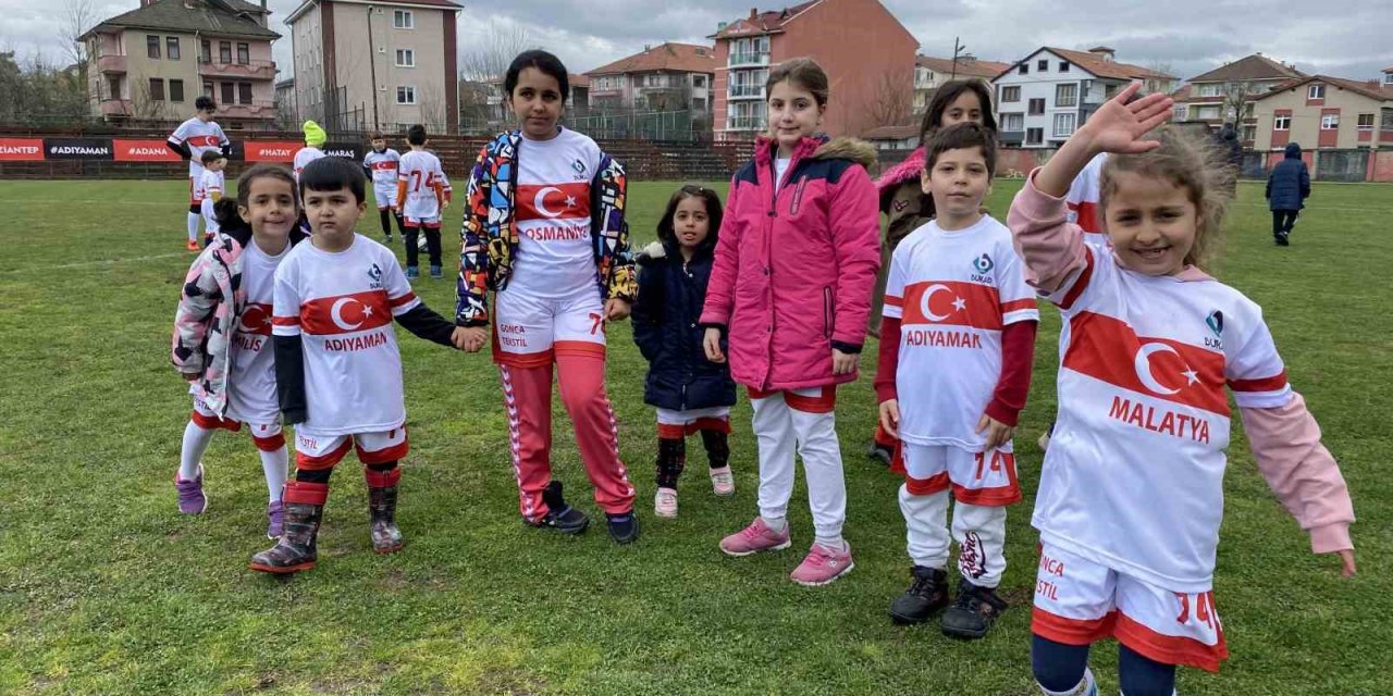 Depremzede 100 çocuk, gösteri maçını 2-0 kazandı