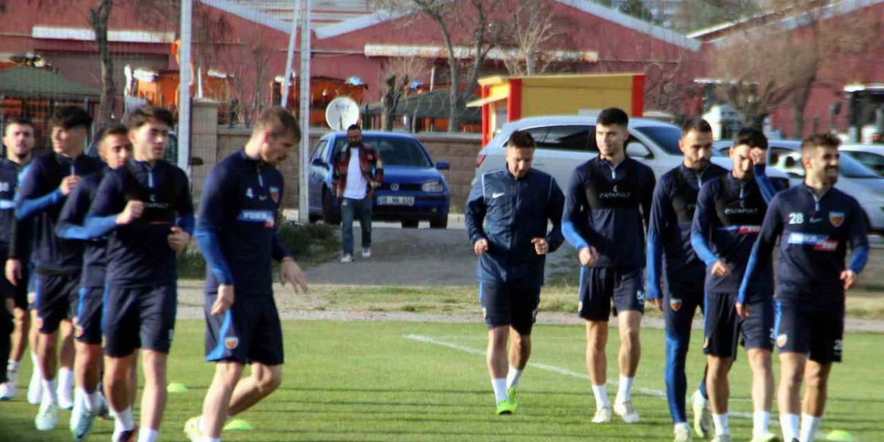 Dimitrios Kolovetsios: "Hepimiz depremleri düşünüyoruz, bunu saklayamam"