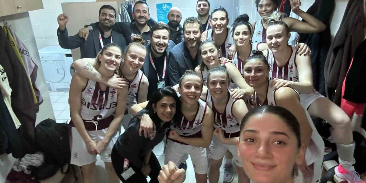 Elazığ İl Özel İdare: 70 - İzmit Belediyespor: 67