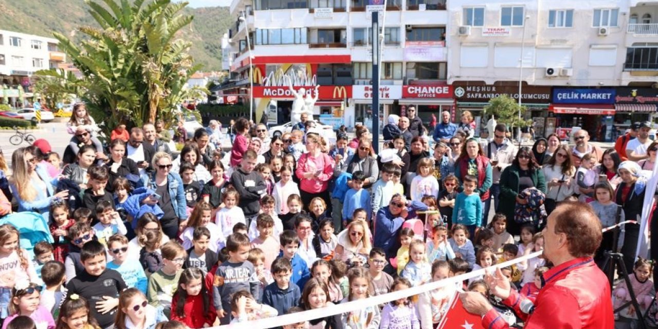 Marmaris’te çocuklar eğlenceyle buluştu