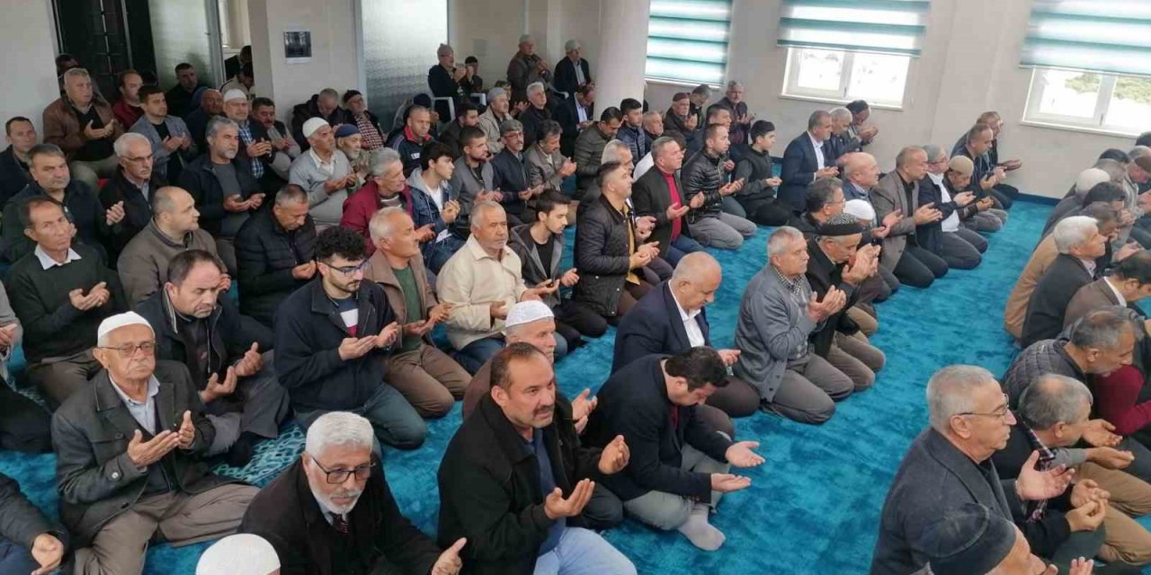 Kumluca’da Saricasu Dariyemezler Hz. Ali Camii ibadete açıldı