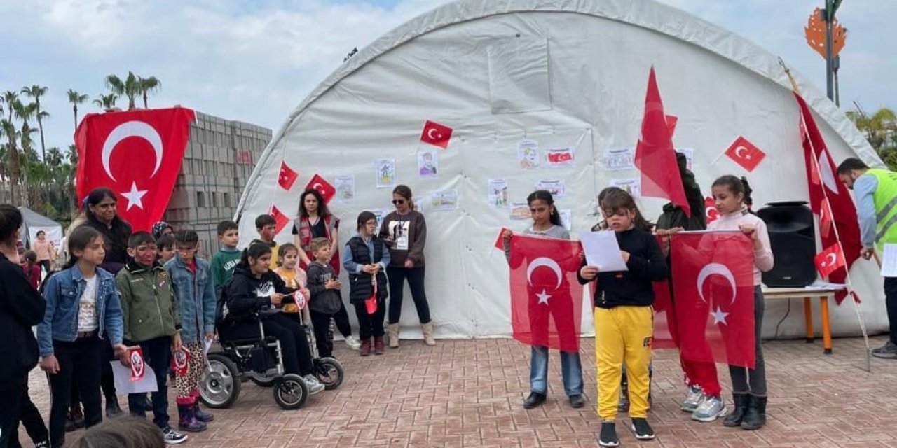 Deprem bölgesindeki öğretmen ve öğrenciler 18 Mart’a özel program hazırladı