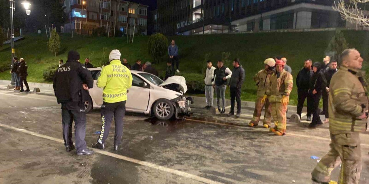 Silivri’de otobüs ile otomobil çarpıştı: 1 ölü, 2 yaralı