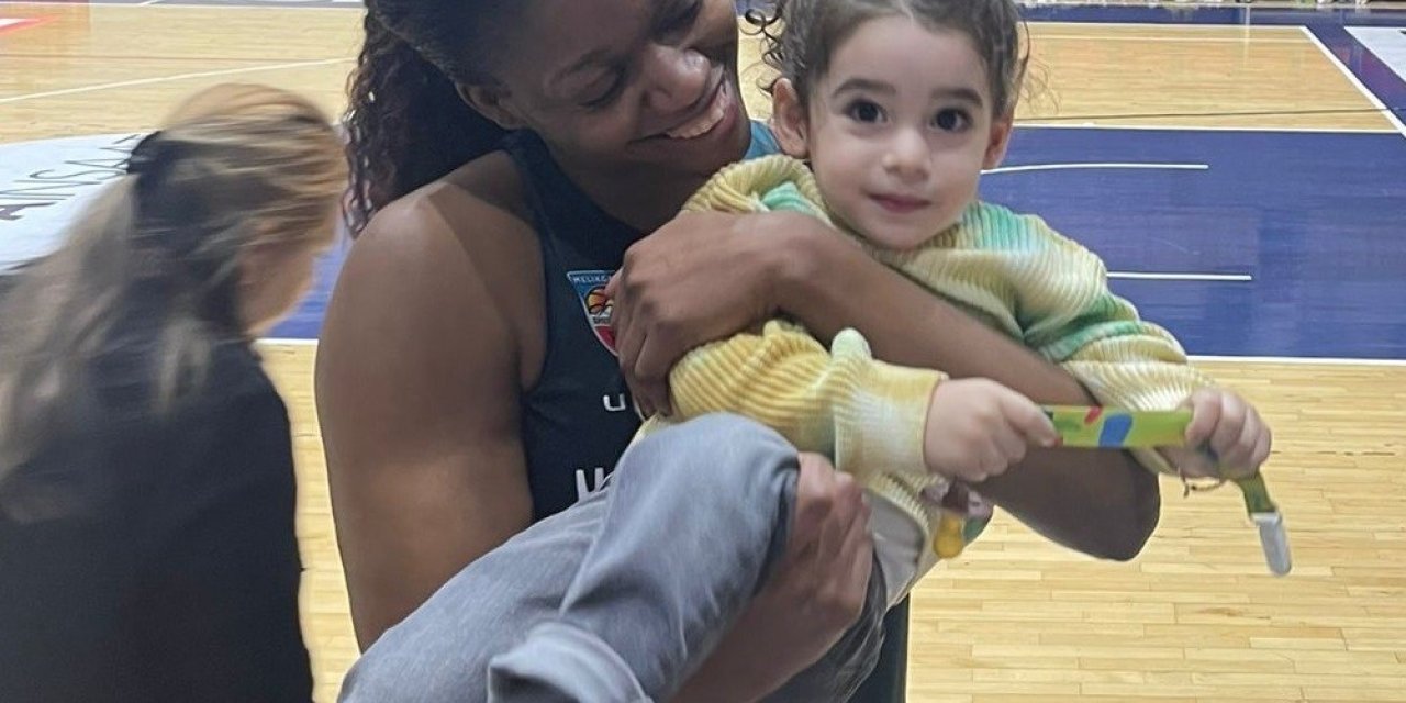 Chanel Mokango ilk maçına çıktı